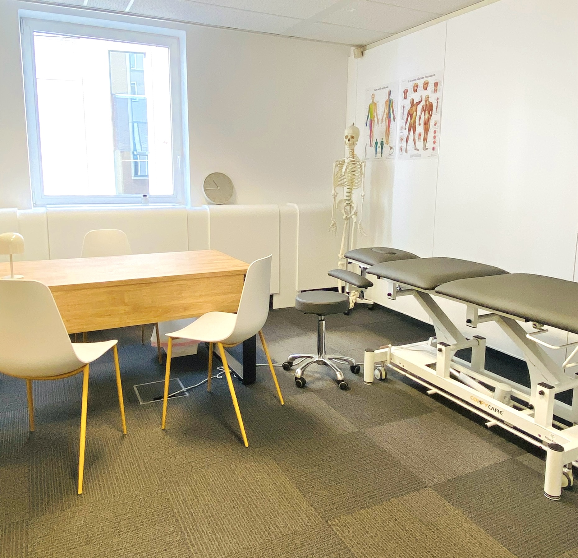 Salle de kinésithérapie et de ostéopathie au centre médical Rebalance à Ixelles