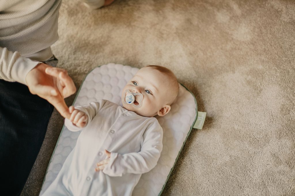 Les bienfaits de l’ostéopathie pour les bébés : accompagner les premiers mois de vie avec douceur