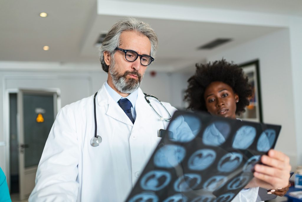 Pourquoi consulter un néphrologue ? L’importance des visites de suivi en néphrologie