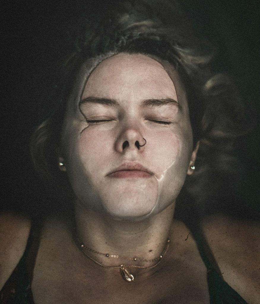 Apnées du sommeil: Comment la kinésithérapie maxillo-faciale et l’ostéopathie peuvent aider à soulager les apnées du sommeil.