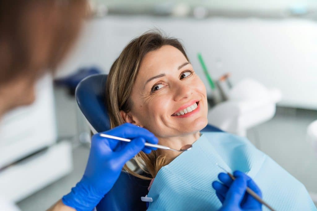 Quels spécialistes consulter après une intervention dentaire ? Un accompagnement essentiel pour une récupération optimale